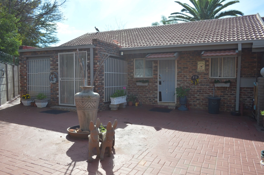 6 Bedroom Property for Sale in Doringkruin North West